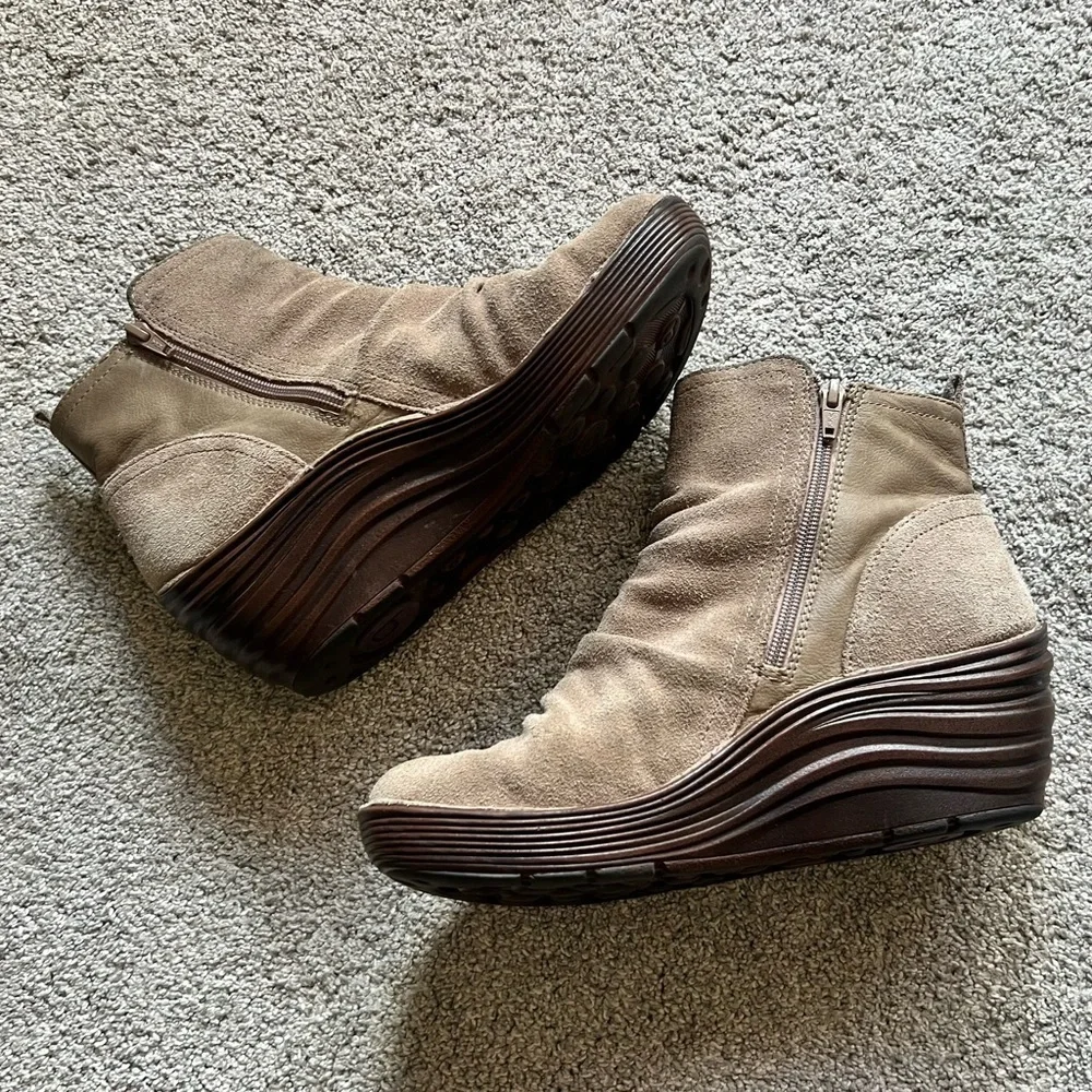 Bionica Gilford Boots Women's Size 10 Tan Suede Leather Ankle Wedge Booties Zip - Picture 2 of 6